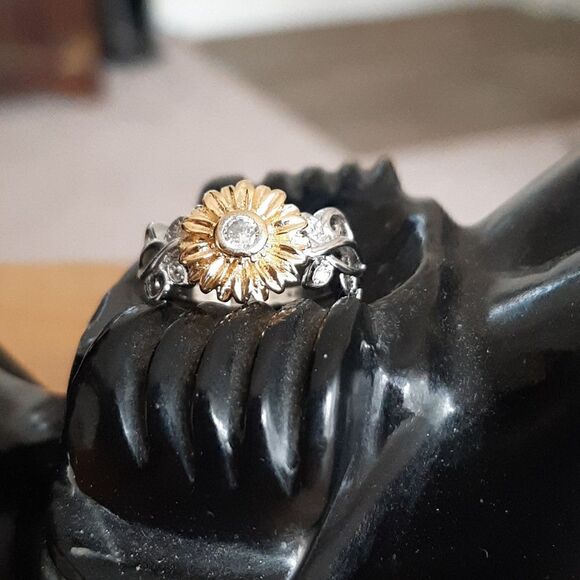 NWOT  Gold plated Sunflower ring - Picture 2 of 3